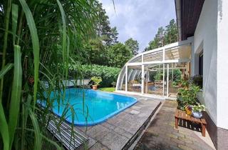 Haus kaufen in 14547 Fichtenwalde, Fichtenwalde - Großzügiger Bungalow mit Wintergarten & Pool im Gartenparadies