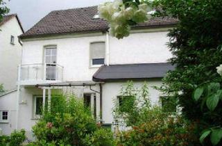 Haus kaufen in 59755 Arnsberg, Arnsberg - Zentrumsnah und dennoch ruhig - charmantes Ein-Zweifamilienhaus mit sonnigem Garten in Neheim