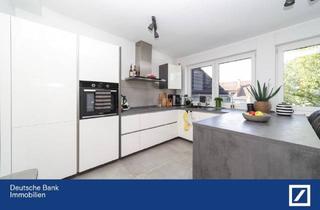 Wohnung kaufen in 44805 Bochum, Bochum - Hochwertige 3-Zimmer-Dachgeschosswohnung mit Balkon & Stellplatz in kernsaniertem 3-Familienhaus