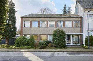 Haus kaufen in 47839 Krefeld, Krefeld - Wohnhaus mit großem Entwicklungspotenzial