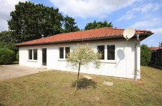 Einfamilienhaus kaufen in 14612 Falkensee, Falkensee - Leben auf einer Ebene - stilvoller Bungalow mit Doppelgarage und sonnigem Südwestgarten