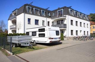 Wohnung kaufen in 14612 Falkensee, Falkensee - Exklusive 2-Zimmer-Erdgeschosswohnung mit Balkon, Gärtchen u. Fahrstuhl in Finkenkruger Toplage