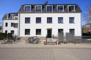 Wohnung kaufen in 14612 Falkensee, Falkensee - Exklusive 3-Zimmer-Dachgeschosswohnung mit Balkon u. Fahrstuhl in Finkenkruger Toplage