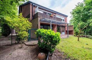 Haus kaufen in 28719 Bremen, Bremen - Unten wohnen und oben Mieteinnahmen generieren- 2-3 Familienhaus mit Garten und Garagen zu verkaufen