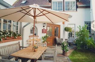 Haus kaufen in 60439 Frankfurt, Frankfurt - Vollständig sanierte Hofreite - Ein wahres Schmuckstück