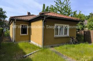 Einfamilienhaus kaufen in 12524 Berlin, Berlin - Berlin-Altglienicke Bungalow - Einfamilienhaus mit schönem großem Garten und viel Nebengelass