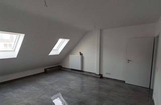 Wohnung mieten in 50931 Lindenthal, Frisch sanierte 2-Zimmer Dachgeschosswohnung in Köln Lindenthal