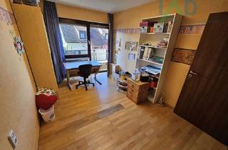 Haus kaufen in 70794 Filderstadt, Reihenmittelhaus, mit Terrasse Loggia, zwei Südbalkonen, PV-Anlage und Garage