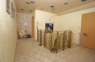 Haus kaufen in 55606 Kirn, Familienfreundliches EFH mit barrierefreier Einliegerwohnung, 2 Garagen und großem Garten