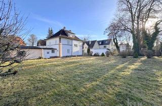 Villa kaufen in 82166 Gräfelfing, Gräfelfing! Walmdach-Villa mit sep. Gästehaus auf über 1.200m² Grund! Ausbaureserve (DG)!