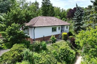 Haus kaufen in 96450 Coburg, Coburg - Winkel-Bungalow mit Einliegerwohnung in Bestlage mit 3 Garagen auf 1303 m² Grund