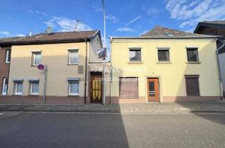 Haus kaufen in 41189 Mönchengladbach, Mönchengladbach-Wickrathberg - Viel Platz für Ihre Ideen: Zwei modernisierungsbedürftige Einfamilienhäuser in MG-Wickrathberg