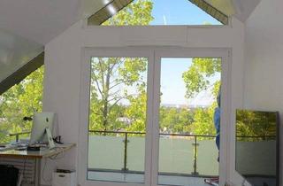 Wohnung kaufen in 79111 Freiburg, Freiburg im Breisgau - Aussicht, Natur und Design: exquisite 3-Zimmer Dachgeschosswohnung in Freiburg St. Georgen