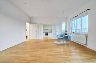 Wohnung kaufen in 12305 Lichtenrade, Komfort und Stil in modernem Dachgeschoss