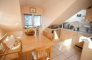 Wohnung kaufen in 57078 Siegen, Charmante, moderne Dachgeschosswohnung (3-ZKB), Loggia & Balkon in sehr gepflegtem Mehrfamilienhaus