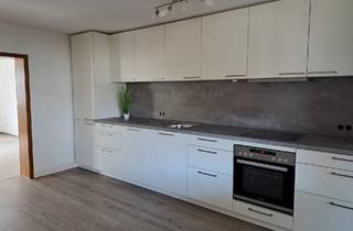 Wohnung mieten in Marxzellerstrasse 41, 75334 Straubenhardt, Modernisierte EG-Wohnung mit 3,5 Zimmern, neuer Einbauküche und Außensitzbereich in Straubenhardt