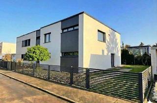 Haus mieten in 81247 München, Exklusives Einfamilienhaus mit Küche, großem Garten und Garage