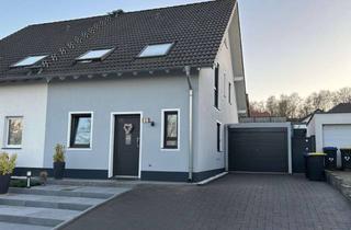 Haus mieten in 52249 Eschweiler, Neuwertige Doppelhaushälfte mit fünf Zimmern und EBK in Eschweiler