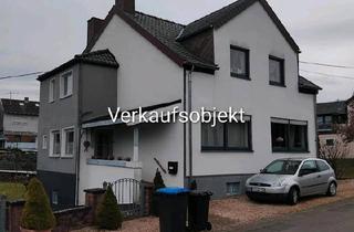 Haus kaufen in 66773 Schwalbach, Schwalbach - Ein-Zweifamilienwohnhaus in ElmDerlen