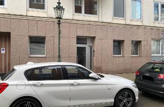 Wohnung kaufen in 40211 Düsseldorf, Düsseldorf - Bezugsfreie 3-Zi.-Wohnung mit Terrasse & Keller in beliebter Lage