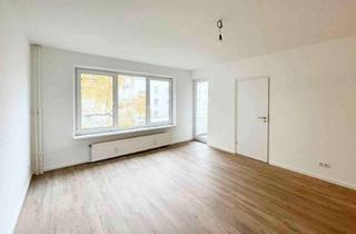 Wohnung kaufen in 22339 Hummelsbüttel, Erstbezug nach Sanierung: Helle Wohnung mit Loggia & Stellplatz in ruhiger Lage Hamburgs