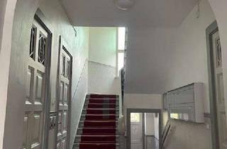 Wohnung kaufen in Offenbacherstr, 14197 Friedenau, Bezugsfreie Altbauwohnung mit 2 Balkonen ins Grüne – ruhig & hell