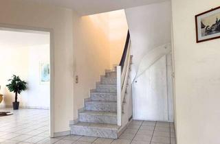 Wohnung kaufen in 63303 Dreieich, LICHTDURCHFLUTETE DG-MAISONETTE – mit Balkon, Garten und Garage im Grünen