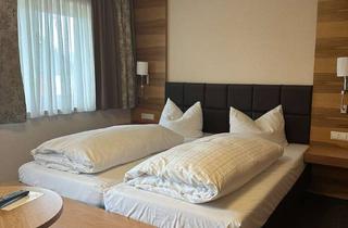 Doppelhaushälfte kaufen in 73257 Köngen, WUNDERSCHÖNE DOPPELHAUSHÄLFTE MIT 5 GÄSTEZIMMERN in zentraler Lage in Köngen - 804-24-1