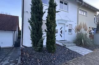 Haus kaufen in Hartmannsdorfer Strasse 14, 71101 Schönaich, Exclusive DHH am Waldrand - Perfekt für Familien