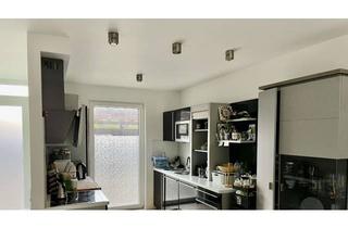 Haus mieten in 41469 Neuss, Helles, teilmöbliertes Reihenhaus mit 4,5 Zimmern, Einbauküche und Einbauschränken