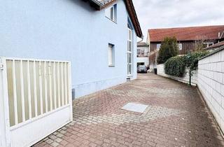 Anlageobjekt in 63303 Dreieich, 3 aneinandergereihte Einfamilienhäuser mit großem Garten und Ausbaupotential