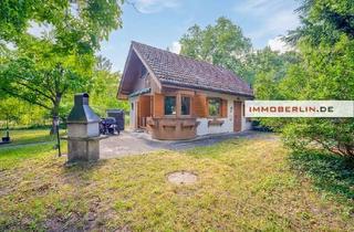 Grundstück zu kaufen in 14542 Werder (Havel), IMMOBERLIN.DE - Eindrucksvolles ca. 4.367 m2 großes Wassergrundstück mit Häusern & Lauben in Werder