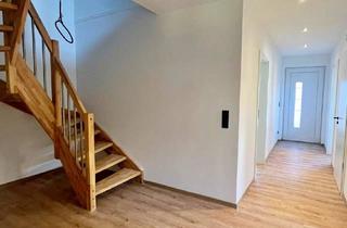 Haus mieten in 26169 Friesoythe, Platz zum Leben: Doppelhaushälfte mit Terrasse, Garten & ausgebautem Obergeschoss!