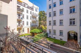 Wohnung kaufen in Arkonaplatz, 10115 Berlin, Berlin - Entspanntes Wohnen in Berlin-Mitte - Balkon mit Blick in den grünen Innenhof