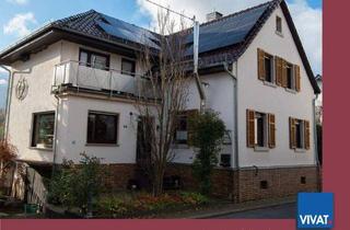 Haus kaufen in 61279 Grävenwiesbach, Grävenwiesbach - Wohnglück mit besonderem Flair: Modernisiertes, großes EFH am Feldrand. Käuferprovisionsfrei!