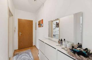 Wohnung kaufen in 90443 Gostenhof, Attraktive 3-Zimmer-Wohnung mit Renditepotenzial und Option zum Dachbodenausbau