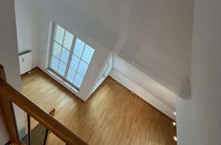 Wohnung mieten in 81375 Hadern, Lichtdurchflutete 2,5-Zimmer-Dachgeschoss-Maisonette mit Terrasse + Einbauküche | München-Großhadern