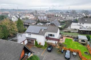 Haus kaufen in 33758 Schloß Holte-Stukenbrock, Familienidylle mit Potenzial: Charmantes Zweifamilienhaus mit großem Garten