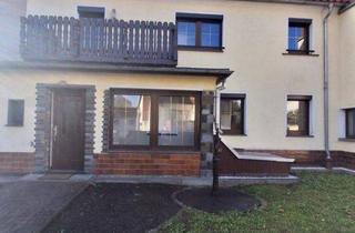 Einfamilienhaus kaufen in 08541 Theuma, Objekt-Nr.: 13425 - Gemütliches Einfamilienhaus DHH mit 2 Garagen, Werkstatt und Schuppen in Theuma