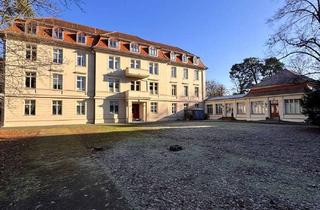Wohnung kaufen in Großbeerenstraße 335, 14480 Potsdam, 4-Zimmer-Rarität mit 100-m²-Dachterrasse & Balkon im denkmalgeschützten Sanatorium
