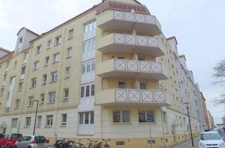 Wohnung mieten in Hohenthalplatz, 01067 Dresden, Ab März 2026: Geräumige 2-Zimmer-Dachwohnung mit Balkon, Einbauküche, Badewanne & Laminatboden