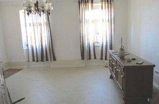 Wohnung kaufen in 74585 Rot am See, Rot am See - Preisgünstig - Teilsanierte 4-Zimmer Wohnung mit Gartenanteil zentral in Rot am See