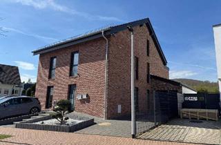 Haus kaufen in 34225 Baunatal, Baunatal - Modernes Zweifamilienhaus mit Garten &Doppelgarage in bester Lage