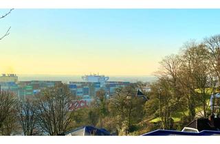 Wohnung kaufen in 22587 Blankenese, Täglich Schiffe auf der Elbe sehen: Traumwohnung/Blankenese mit Süd-West-Balkon/Loggia