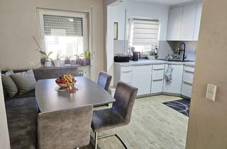 Wohnung kaufen in 71229 Leonberg, Modernisierte 4-Zi.-Whng. mit großem Balkon & Garage in attraktiver Wohnlage von Leonberg-Eltingen