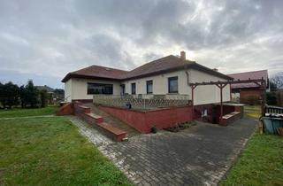 Einfamilienhaus kaufen in 02943 Weißwasser, Einfamilienhaus im Bungalowstil, L-Form und Einliegerwohnung