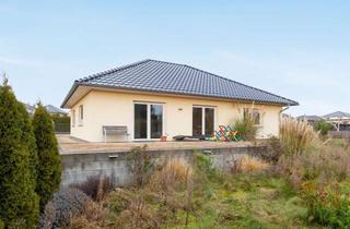 Haus kaufen in 15344 Strausberg, A+ Energieeffizienz! Bungalow mit Luftwärmepumpe, Fußbodenheizung u.v.m.: Modern in Klosterdorf