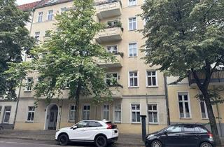 Wohnung kaufen in Ernst-Thälmann-Park, 10409 Prenzlauer Berg, Bezugsfreie Altbauwohnung in begehrter Lage, unweit dem Ernst-Thälmann Park *Dielen*Wannenbad*Balk.*