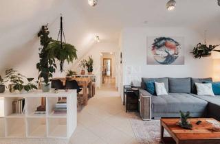Wohnung kaufen in 68199 Neckarau, Zentral, ruhig, grün - Modernisierte Dachwohnung mit Loggia und Garage!