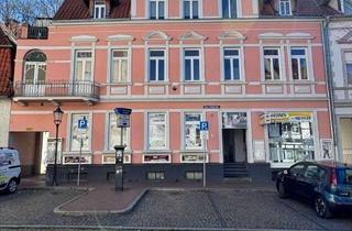 Haus kaufen in 31785 Hameln, Wohn- und Geschäftshaus mit 2 Gewerbeflächen & vermieteter Wohnung in zentraler Lage von Hameln